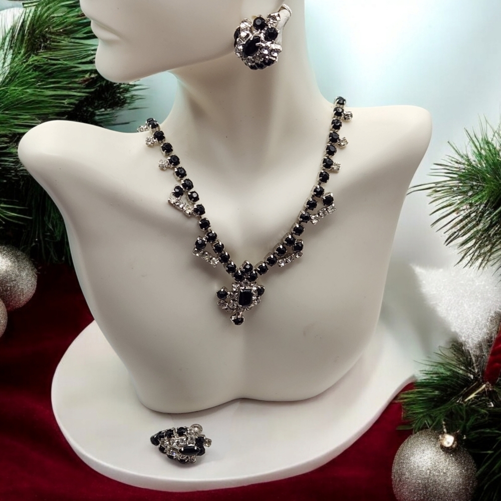 Elegant Black and Silver Vintage Necklace Set